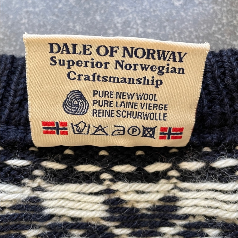 EUC Dale of Norway Cardigan Size Women’s Small (S) Navy, White, Red Button-Front - Picture 12 of 13